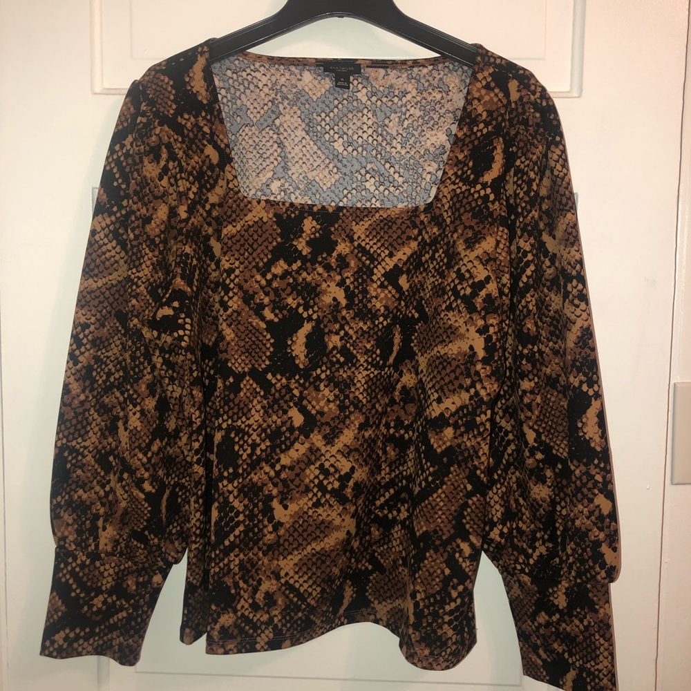 NWOT Snake skin top